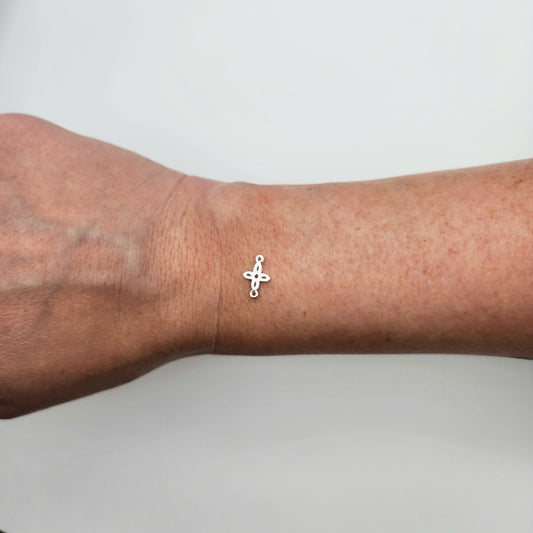 Silver clover connector size