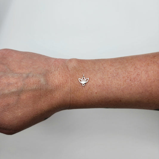 Silver lotus connector size