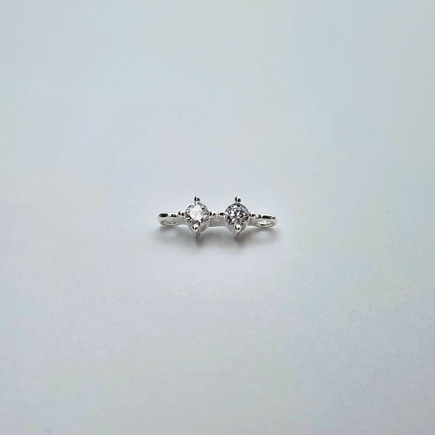 Permanent jewellery double cz connector