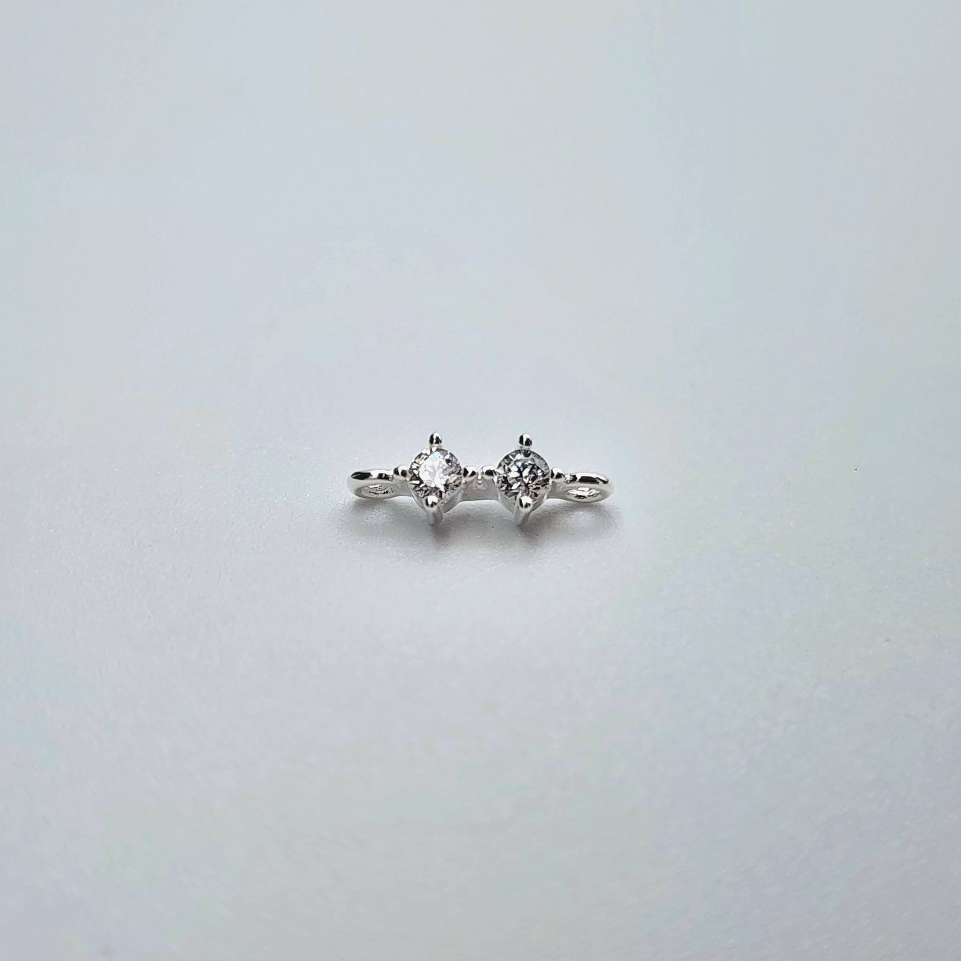 Permanent jewellery double cz connector